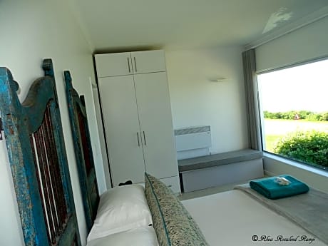 Deluxe Double Room with Sea View - Violet Whale