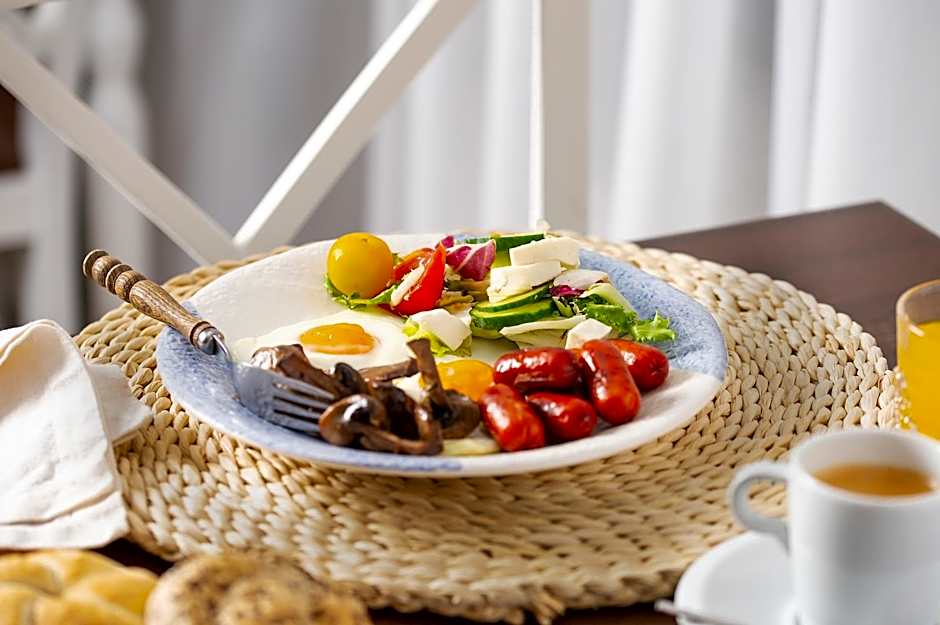 New Era Hotel Old Town - Covered paid parking within 10 minutes walk