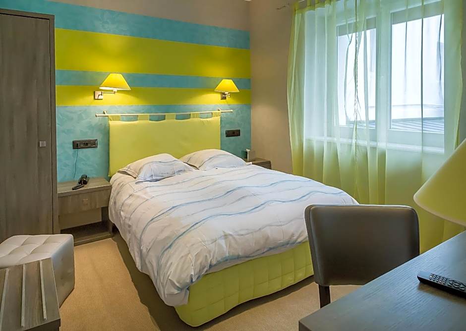 Photo 1 of 4 of Double Room