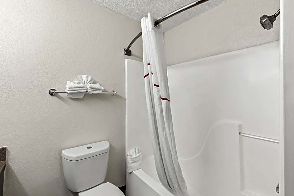 Red Roof PLUS+ & Suites Atlanta Airport South
