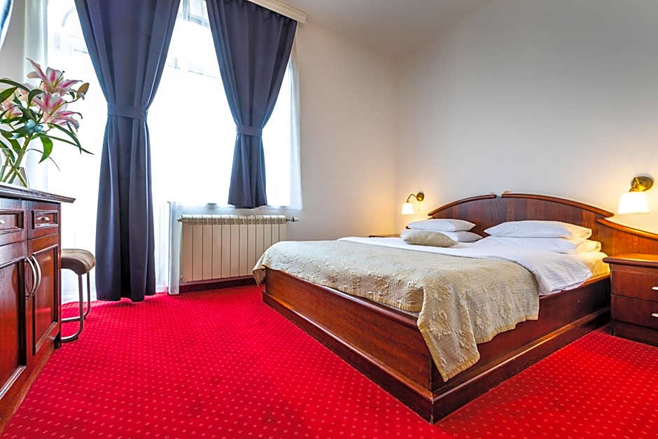 Garni Hotel Royal Crown