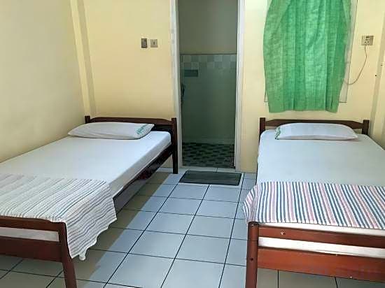 OYO 3722 Hotel Mutiara