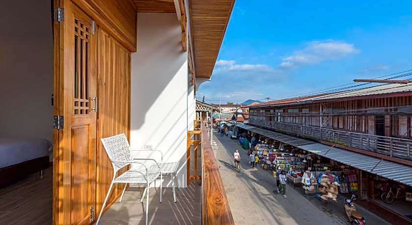 Chiangkhan River Walk Hotel