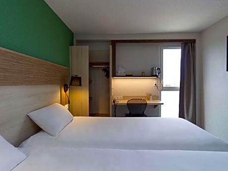 POP Room with Two Single Beds