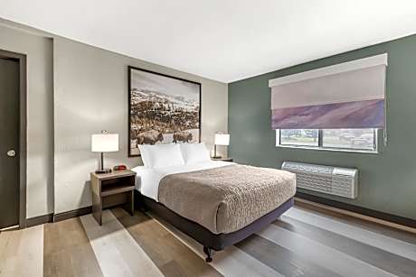 1 Queen Bed Nonsmoking
