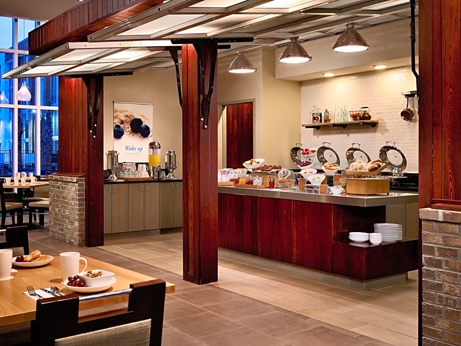 DoubleTree Hotel & Suites Charleston Airport