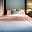 Decanter Hotel