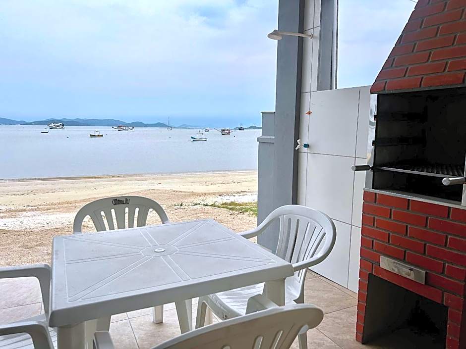 Pé na areia! Aconchegante casa frente Mar! CO02I