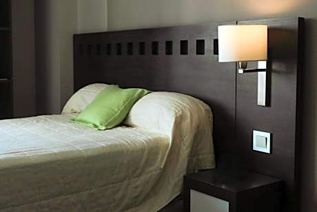 Queen Room - Non-Smoking