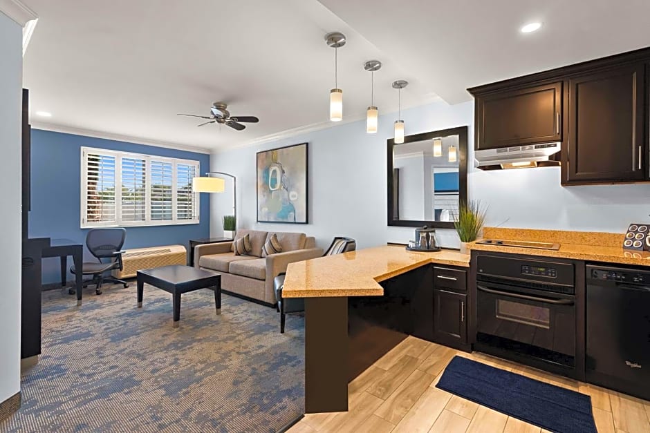 Best Western Plus Manhattan Beach Hotel