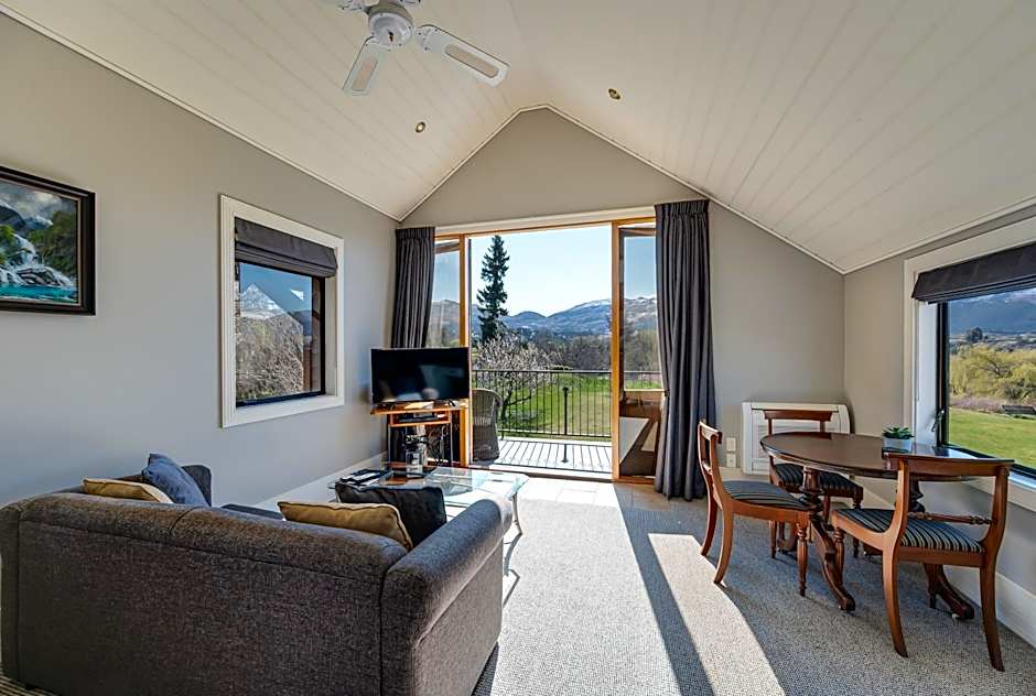 Manata Homestead & Lodge