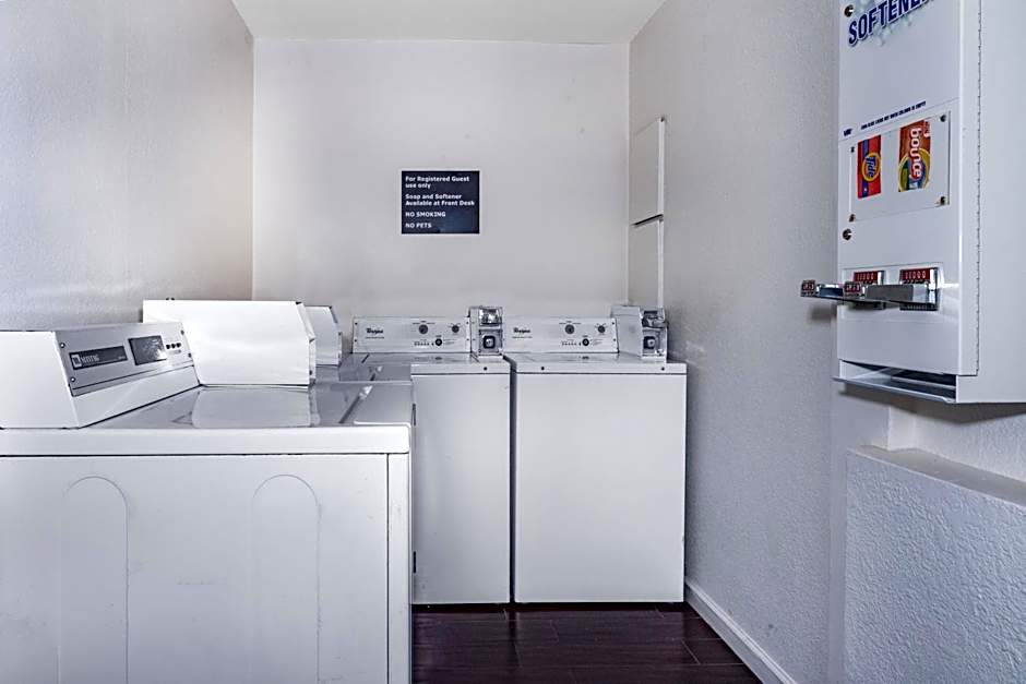 The Orchard Hotel Ukiah Wine Country Free Breakfast, Pool, & Hot Tub