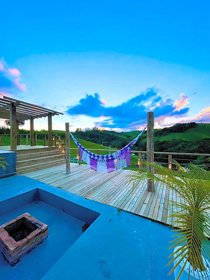 Recanto da Alegria - Casa em Cunha com Jacuzzi,Piscina,Rede,Churrasqueira,Lareira,Deck, Banco de coração