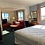Carlyle Inn & Suites