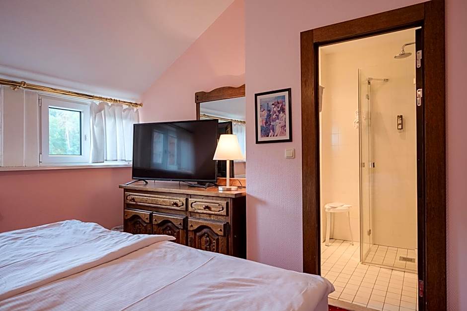 Photo 1 of 6 of Single Room
