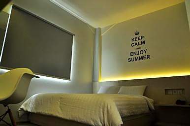 Summer Bed And Breakfast Hotel