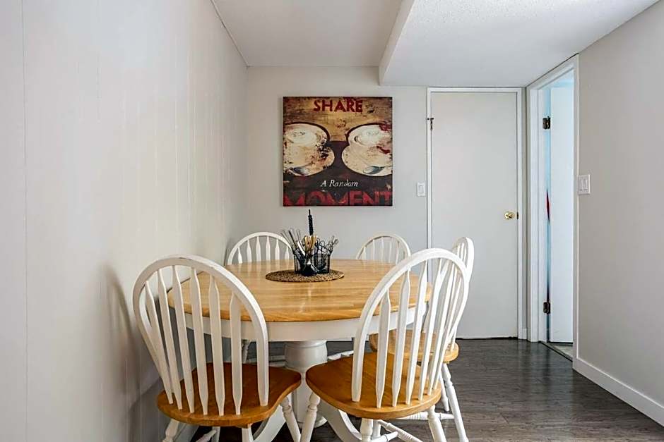 Quiet Area Near Downtown Walkable To Cafes