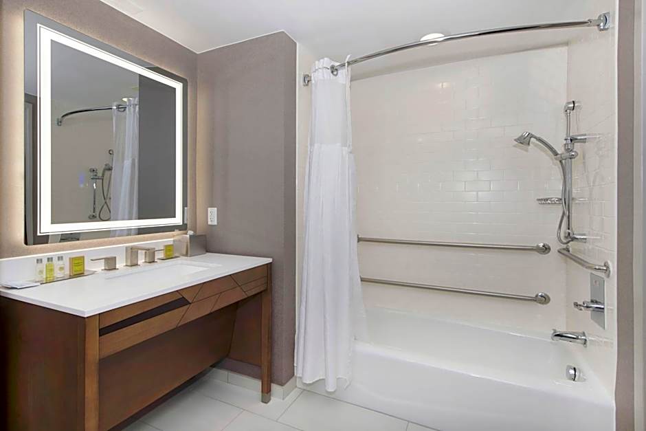 DoubleTree By Hilton Raleigh Cary