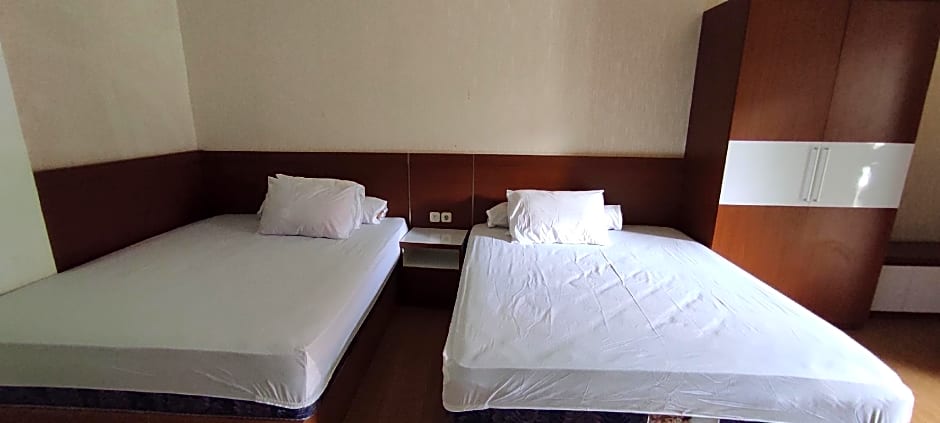 OYO 93051 Wisma Syariah Buloe Near Lapangan Abubakar Lambogo Batili Enrekang