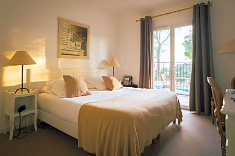 Double Room with Pool View