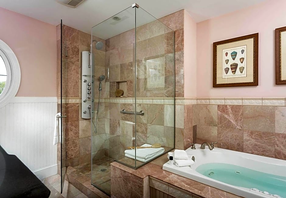 Grand Harbor Inn