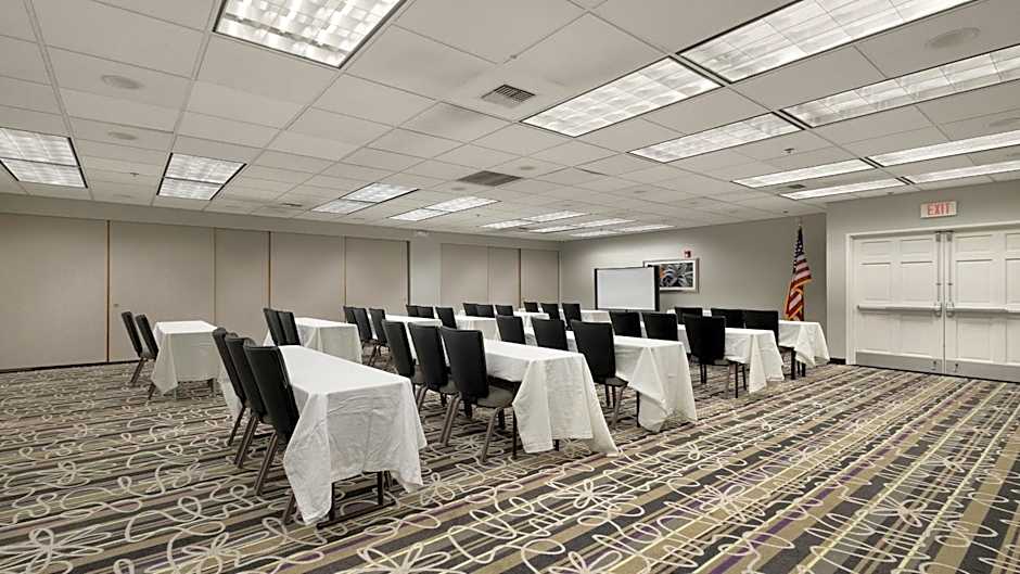 Howard Johnson by Wyndham Sacramento Downtown