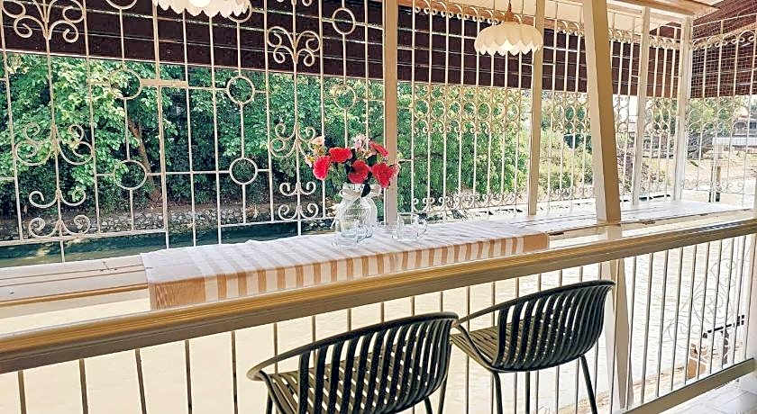 Green Riverside Homestay