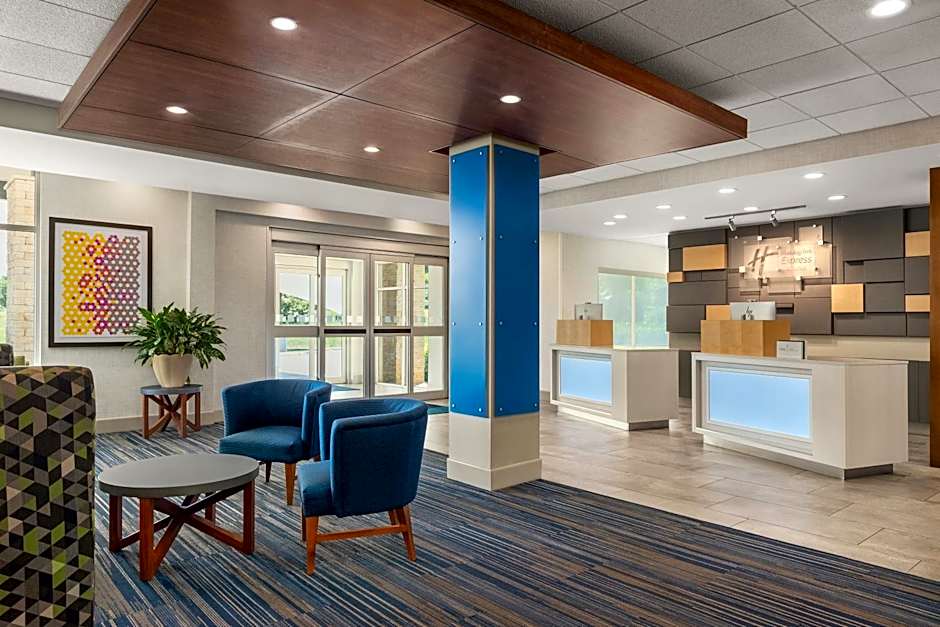 Holiday Inn Express and Suites Staunton By IHG