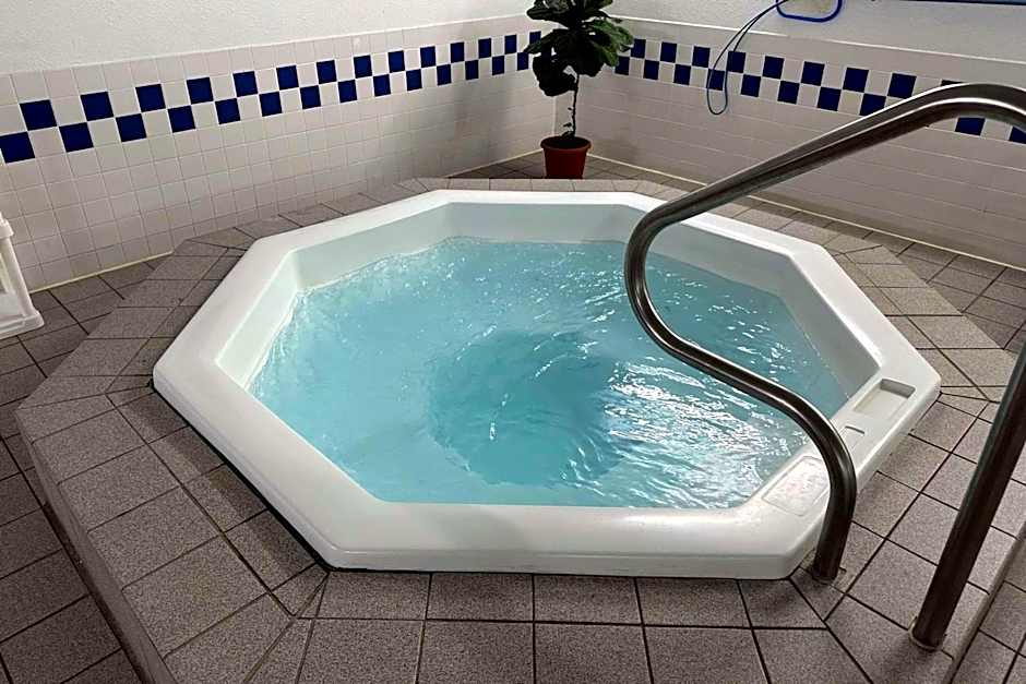 Quality Suites Near West Acres