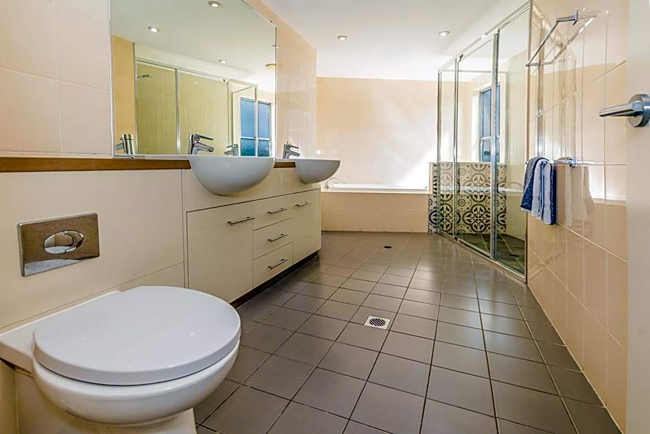 Loka Santi Penthouse 14 - Luxury Beachfront Escape with Sea View, Heated Pool, Steps from Main Beach