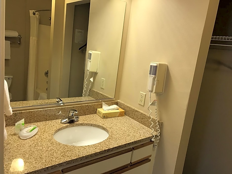 Cresthill Suites SUNY University Albany