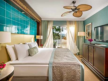Deluxe Room Accessible
