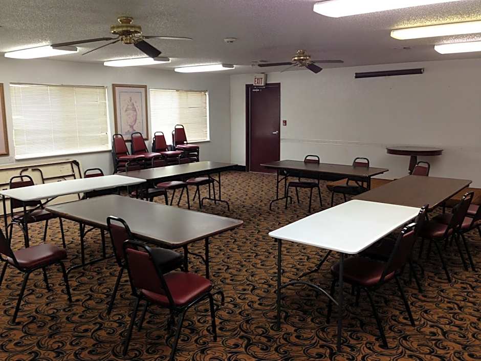 Brentwood Inn & Suites