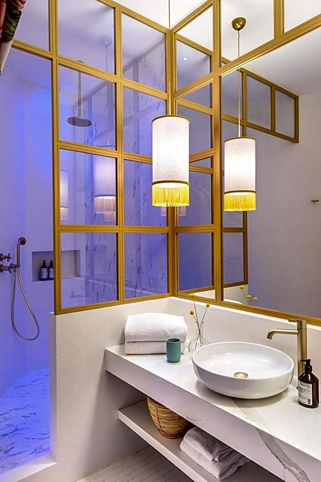 Velona's Jungle Luxury Suites