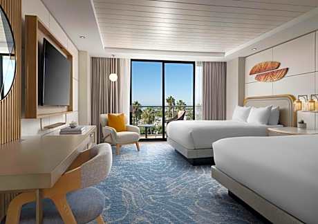 Deluxe Queen Room with Two Queen Beds with Ocean View - Hearing Accessible