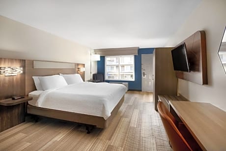 Standard King Room with Accessible Tub - Mobility Access