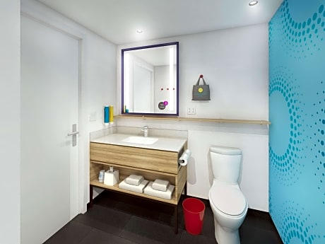 2 Queen Hearing Accessible Room