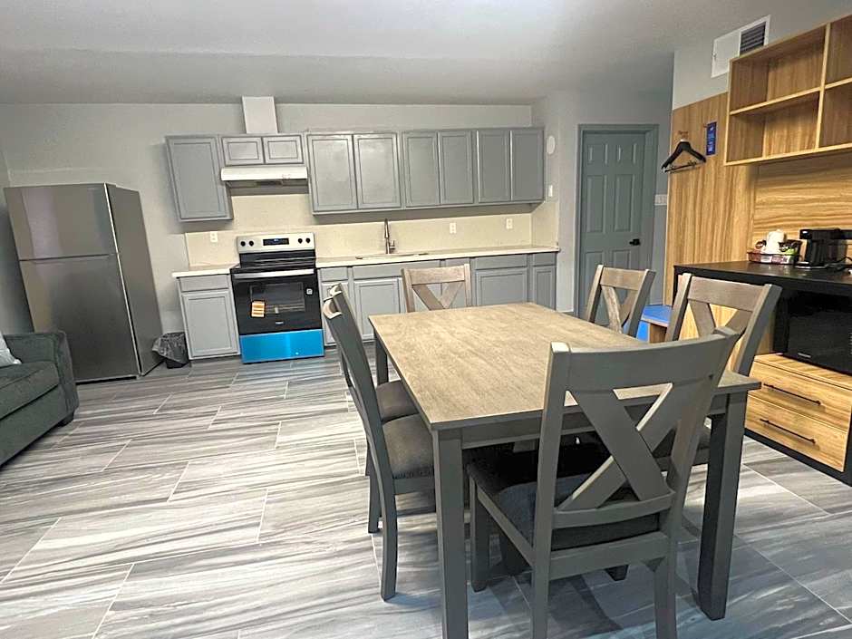 Days Inn & Suites by Wyndham Texas City