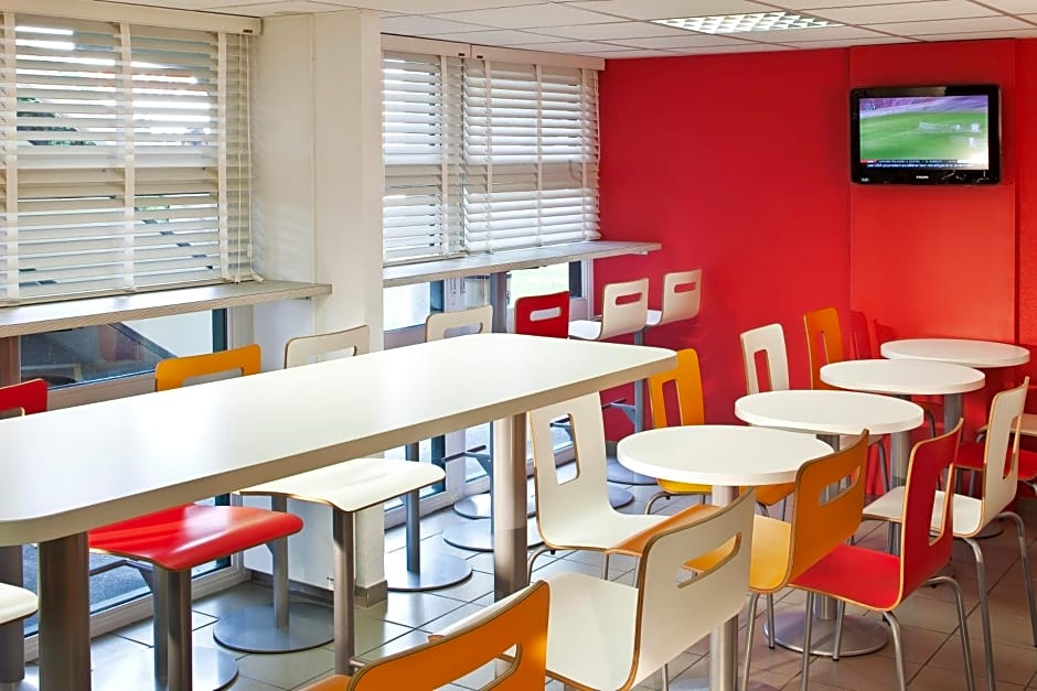 Premiere Classe Valenciennes Ouest Petite Foret Hotel