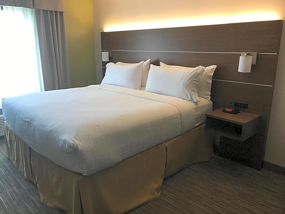 Holiday Inn Express Hotel & Suites Louisville East By IHG