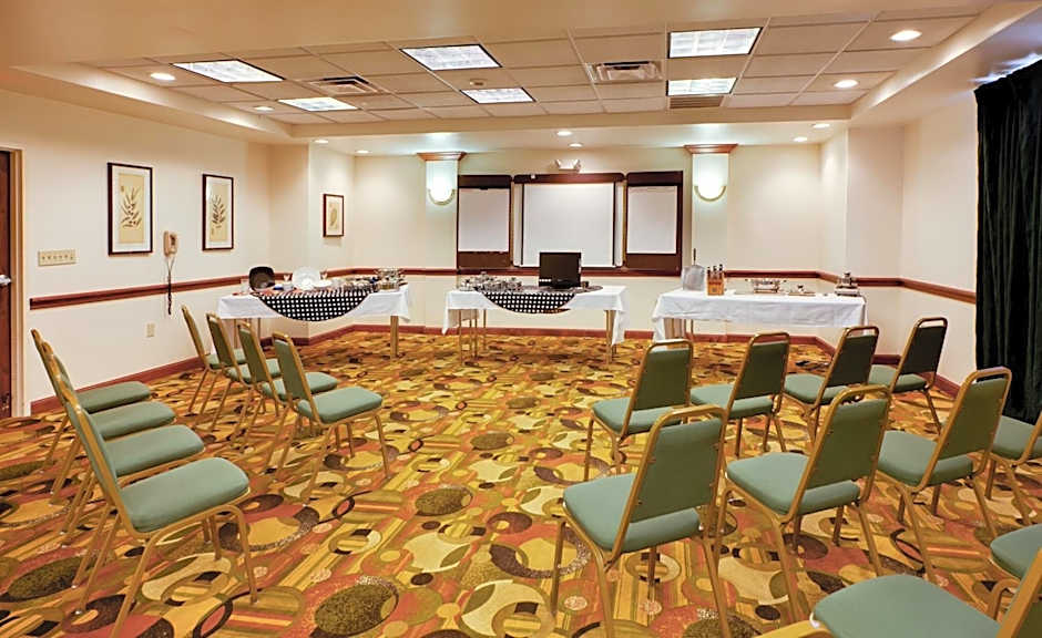 Hawthorn Suites by Wyndham Midwest City Tinker AFB