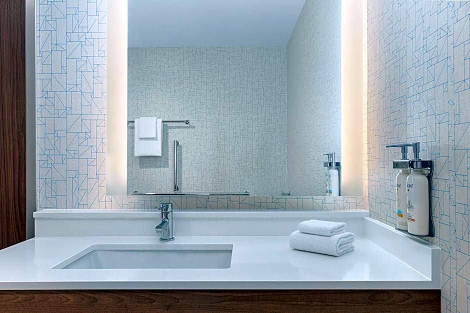 Holiday Inn Express and Suites Staunton By IHG