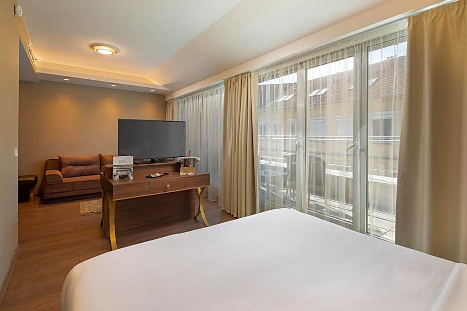 Photo 1 of 3 of Junior Suite, Balcony