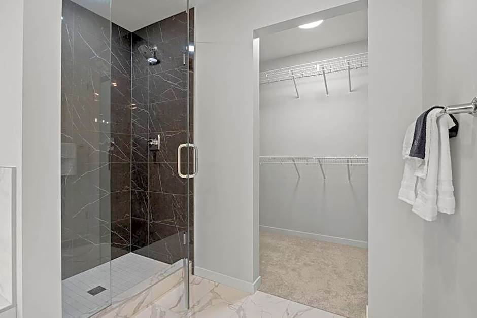 Luxury-4bed with AC-86"TV-BrandNew in Cranston, Calgary