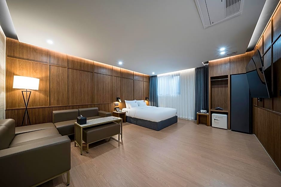 Brown Dot Hotel Pyeonghwa plaza