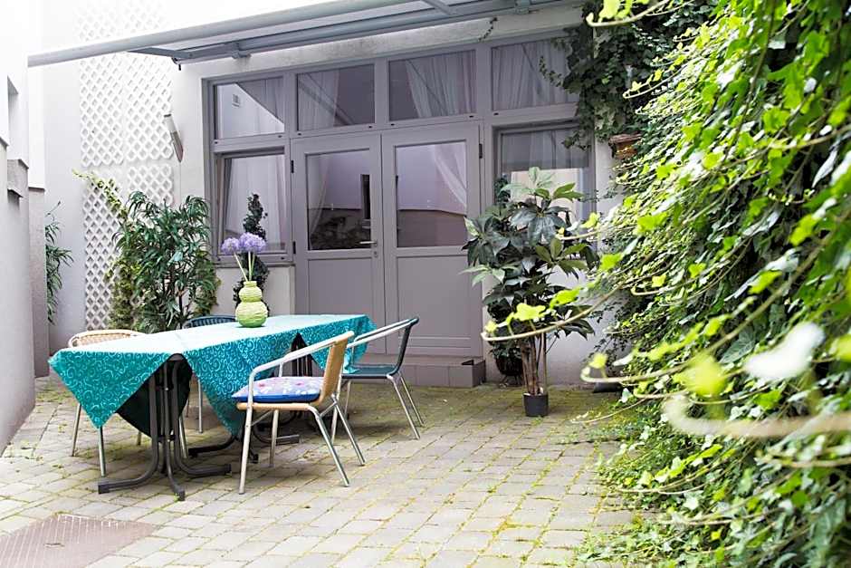 Very Central, 5 min to city center, Self Check In