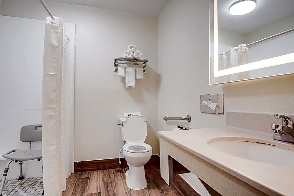 Cottonwood Suites Savannah Hotel & Conference Center