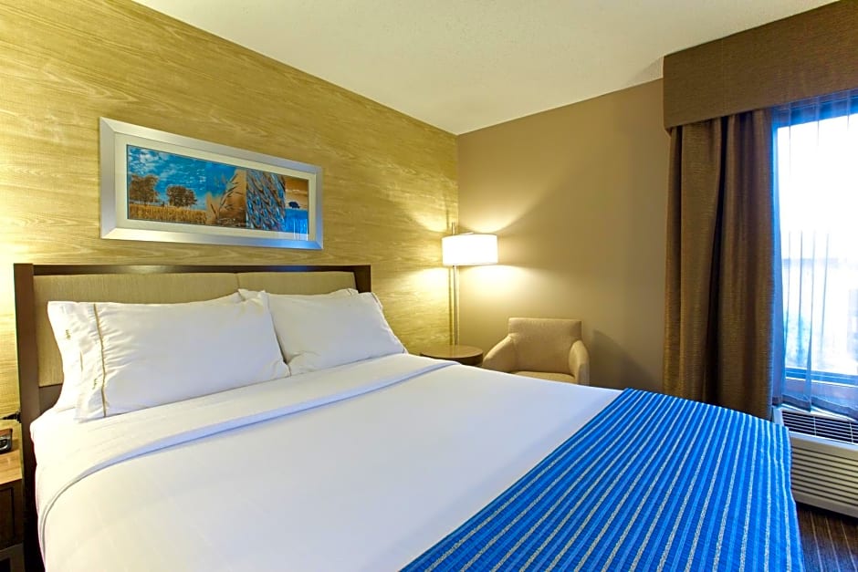 Holiday Inn Express Fargo - West Acres By IHG