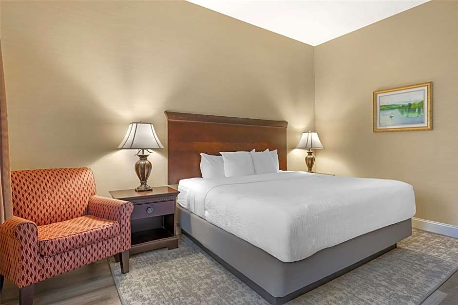 Photo 1 of 4 of 1 King Bed with Sofabed, Mobility Accessible