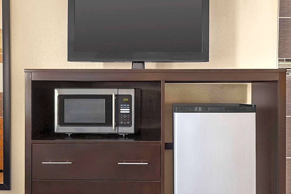 AmericInn by Wyndham La Crosse Riverfront-Conference Center